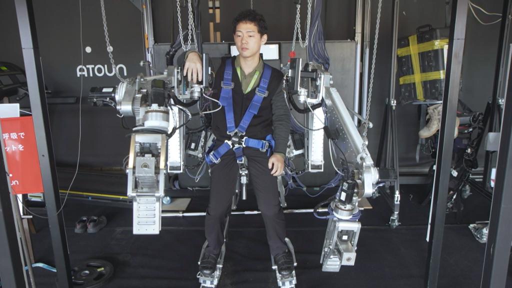 008 - Becoming a robot? Human exoskeletons inspired by nature