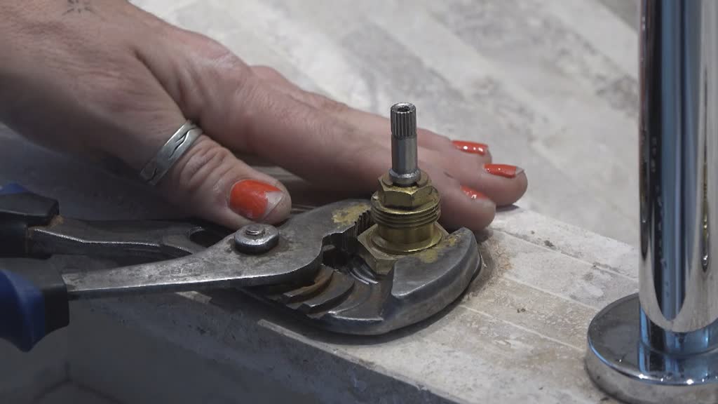 Argentinian women become plumbers 