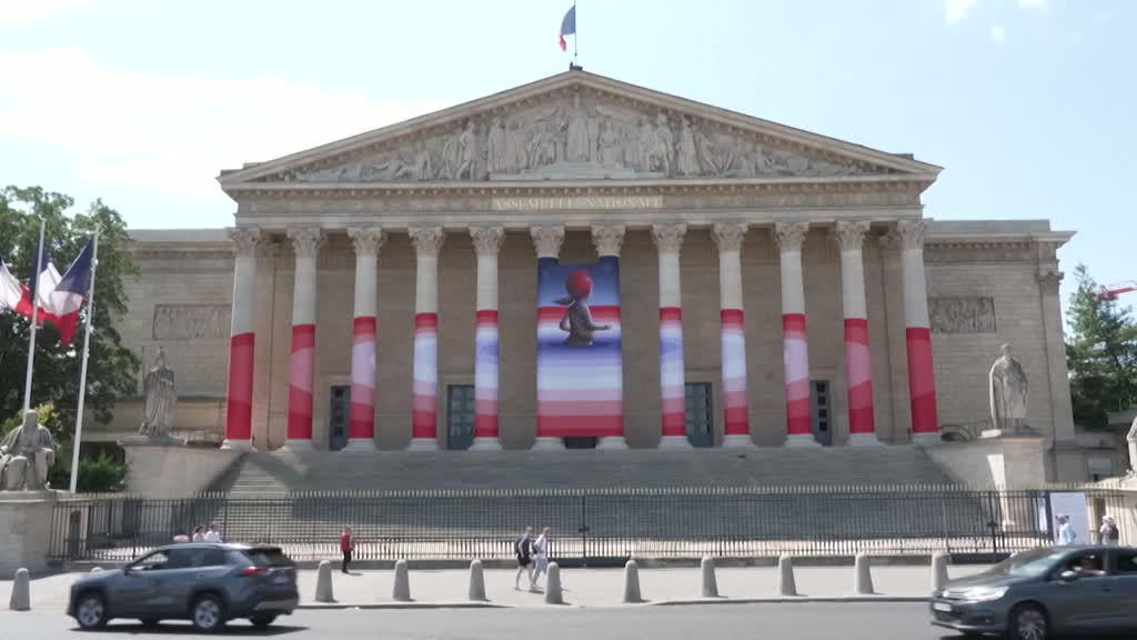 France: First EU country to ban social media use under 15