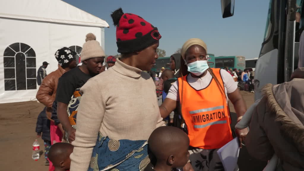 Thousands leave South Africa over threats of xenophobic attacks 
