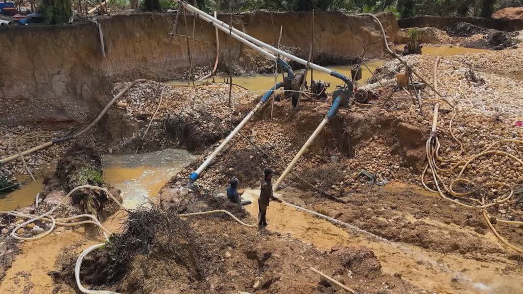 Inside Indonesia's illegal gold rush