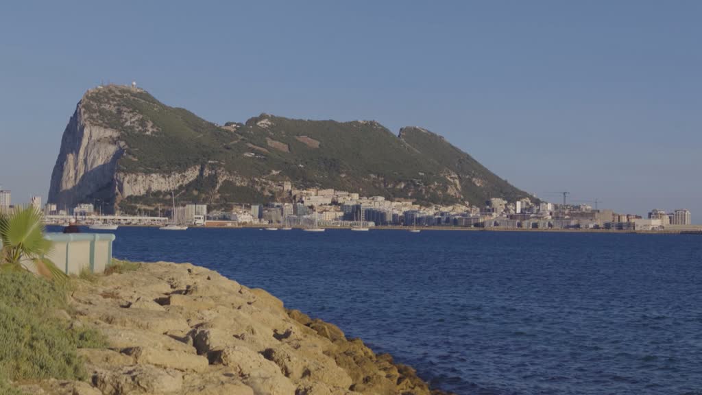 Spain and Britain end border checks