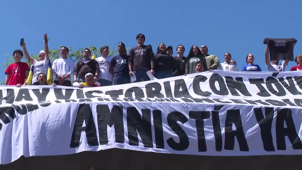 Estudiantes venezolanos exigen liberación de presos políticos