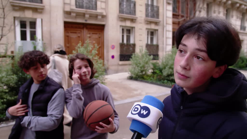 Francia prohibirá las redes sociales a los menores de 15 años   