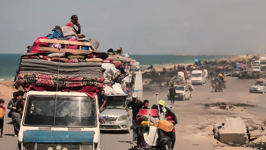 Los palestinos huyen de la ofensiva israelí en Gaza