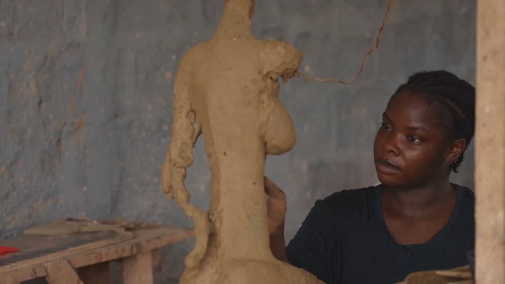 Los bronces de Benín regresan mientras se pierden las técnicas de fundición del bronce