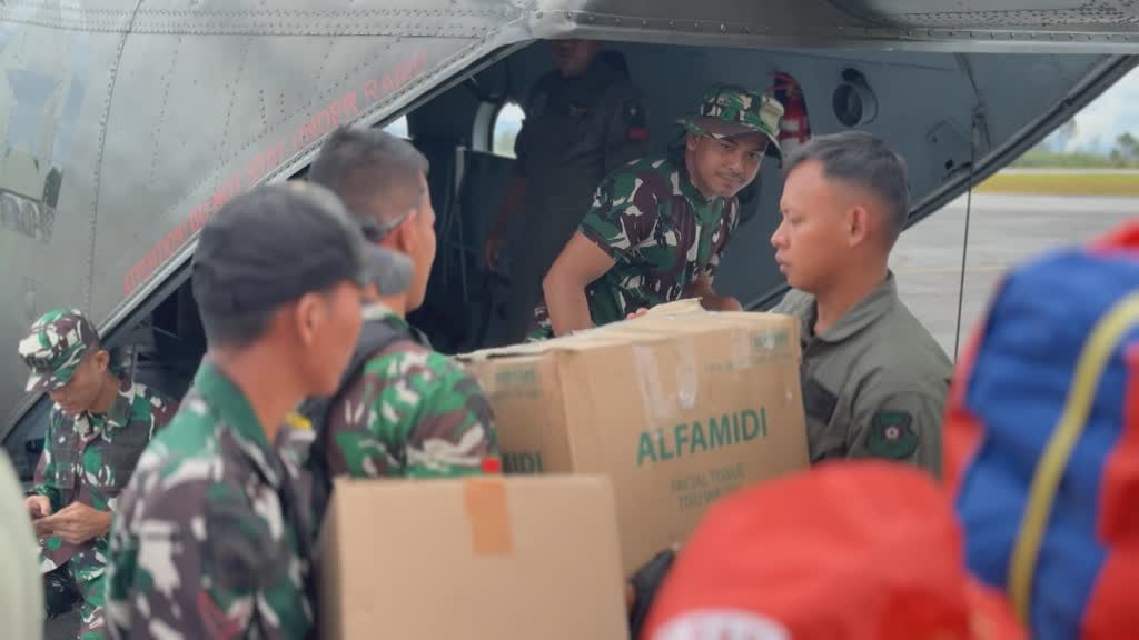Flood rescue efforts intensify in Indonesia