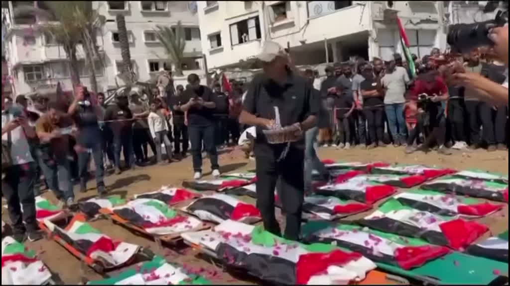 Mass funeral in Gaza as attacks continue despite truce push