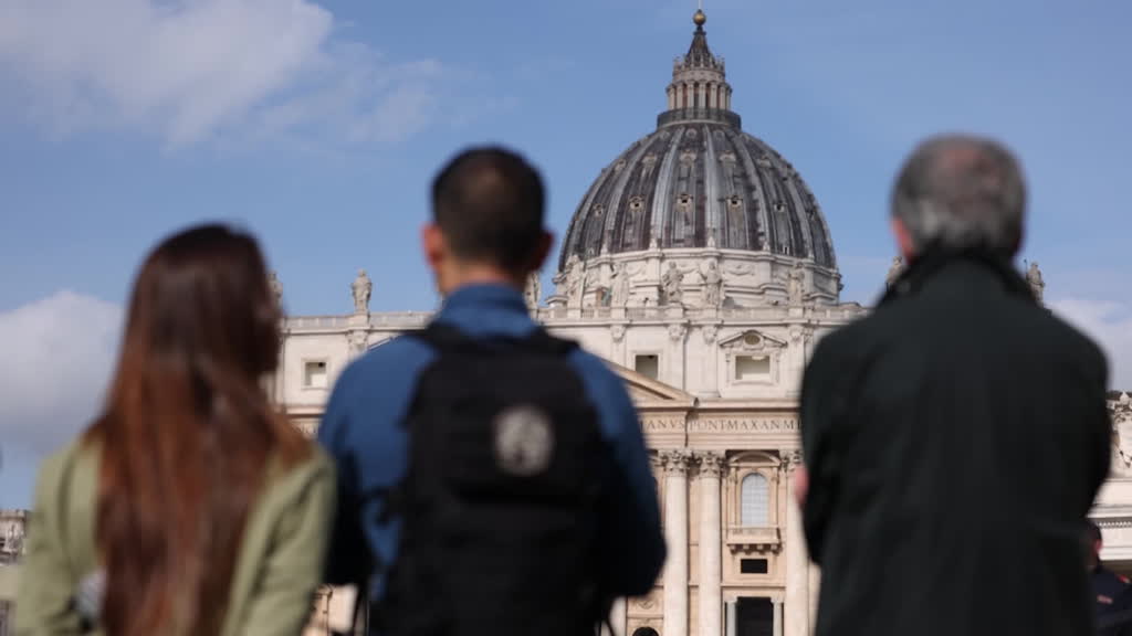 Católicos del mundo honran al Papa 