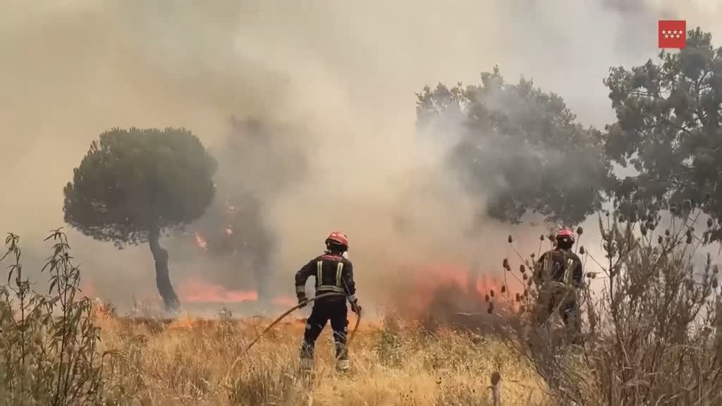 Europe wildfires continue as new heatwaves hit France, Spain 