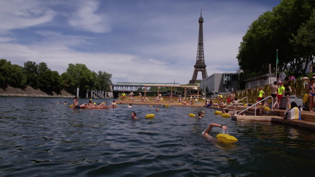 Parisians make a splash in the Seine after century-old ban