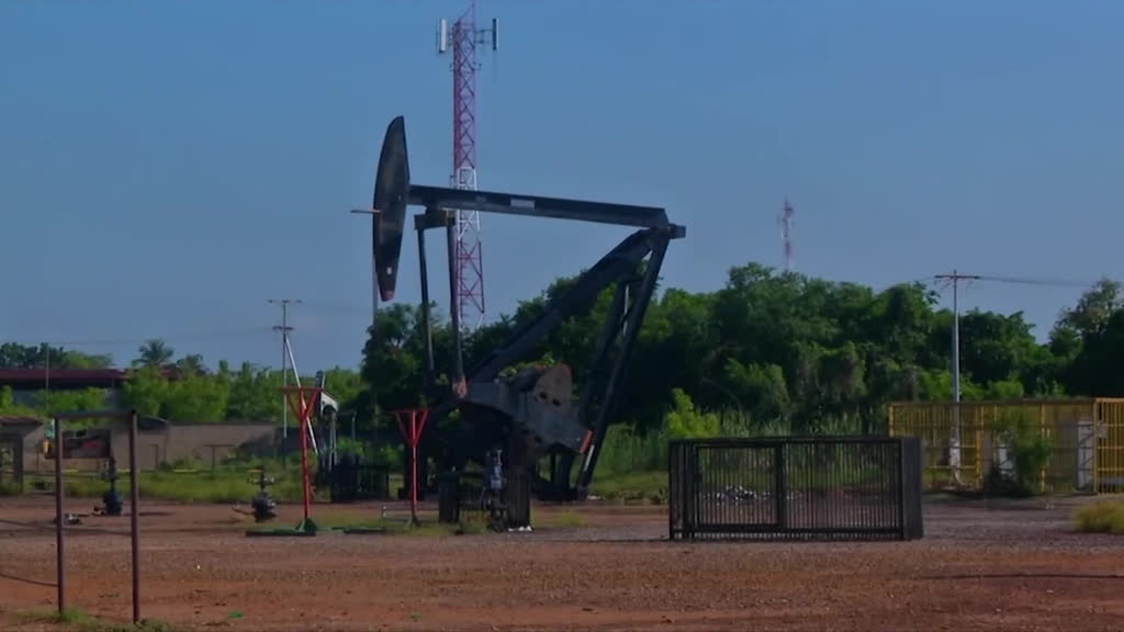 Venezuela busca producir más petróleo