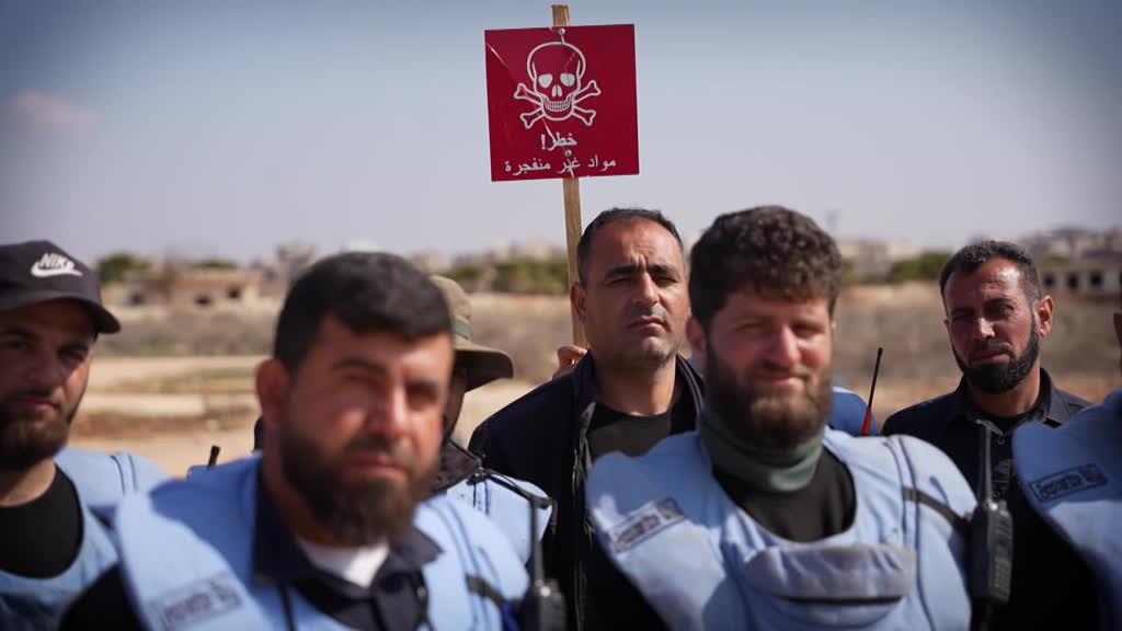 Syria: The painstaking task of clearing wartime landmines