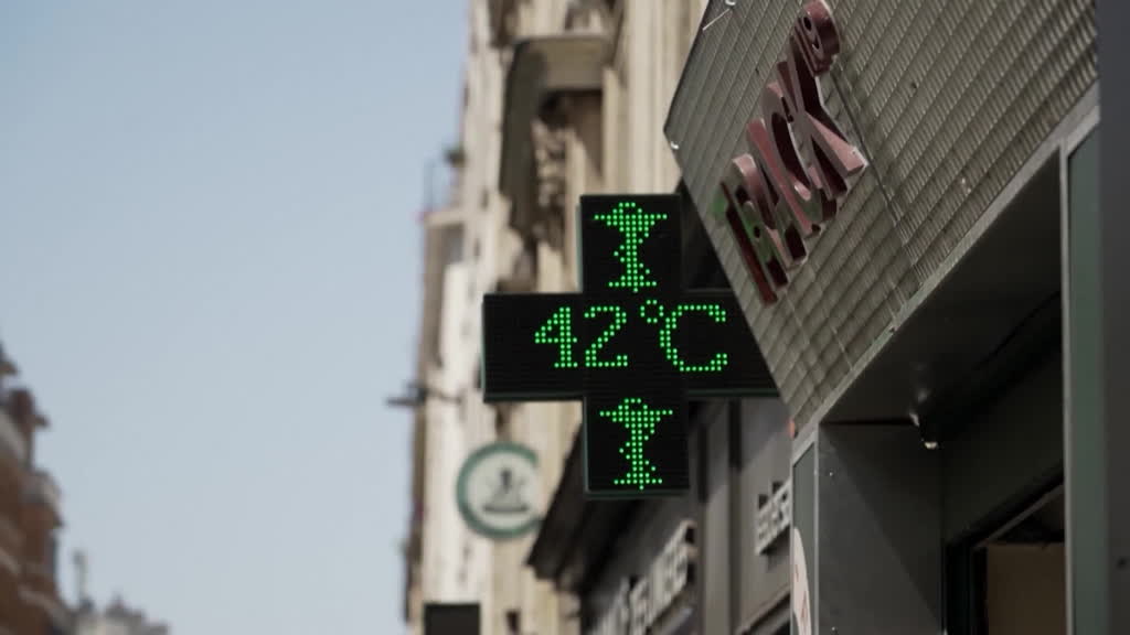 Europe bakes under 'heat dome' 