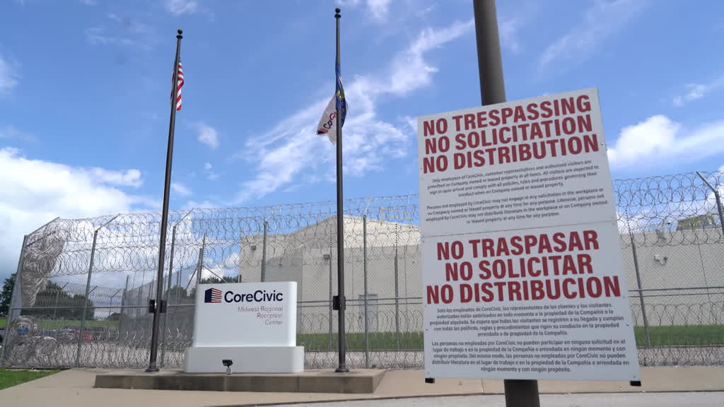Prison town divided over migrant detention
