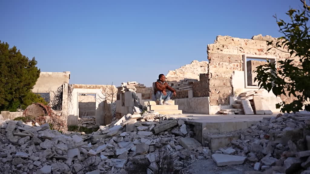 Displaced Syrians wait to return home after Assad fall