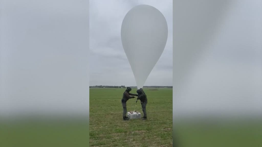 Globos que llevaban cigarrillos de contrabando 
