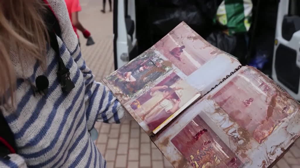 Initiative rescues family photos of Spanish flood survivors